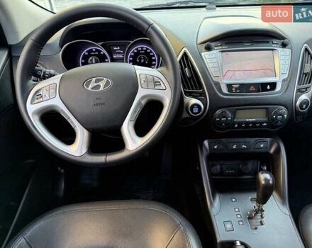 Серый Хендай их35, объемом двигателя 2 л и пробегом 175 тыс. км за 12300 $, фото 9 на Automoto.ua
