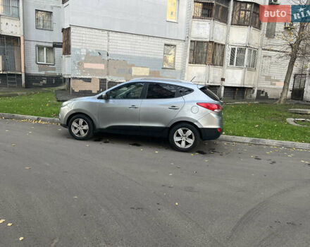 Серый Хендай их35, объемом двигателя 2 л и пробегом 156 тыс. км за 9999 $, фото 14 на Automoto.ua