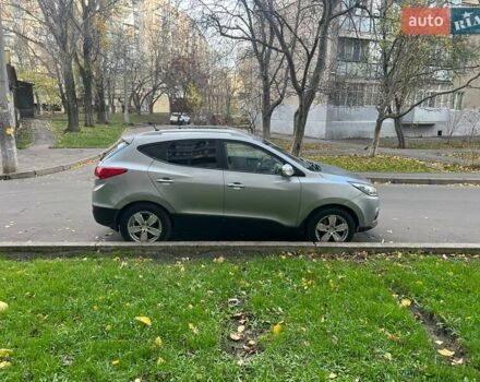 Серый Хендай их35, объемом двигателя 2 л и пробегом 156 тыс. км за 9800 $, фото 2 на Automoto.ua