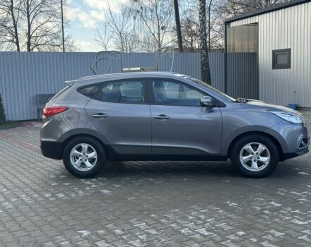 Серый Хендай их35, объемом двигателя 2 л и пробегом 253 тыс. км за 13800 $, фото 3 на Automoto.ua