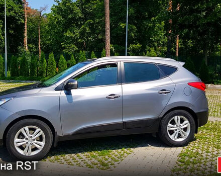 Сірий Хендай іх35, об'ємом двигуна 2 л та пробігом 235 тис. км за 11100 $, фото 5 на Automoto.ua