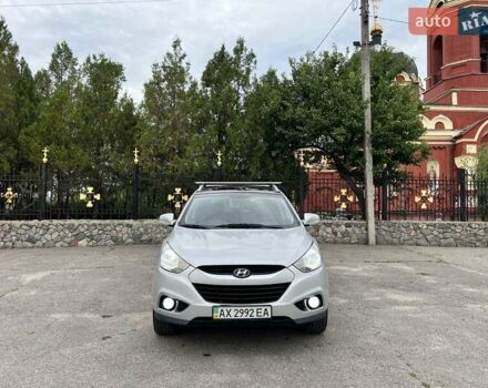 Серый Хендай их35, объемом двигателя 2.4 л и пробегом 155 тыс. км за 11999 $, фото 1 на Automoto.ua