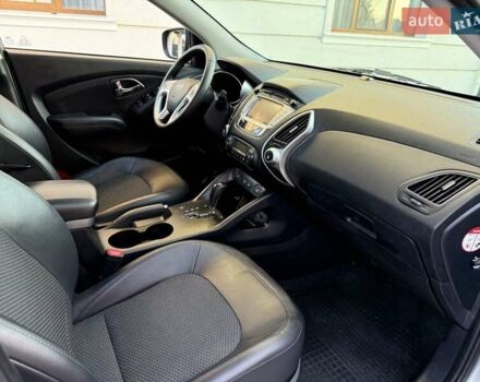 Серый Хендай их35, объемом двигателя 2 л и пробегом 175 тыс. км за 12300 $, фото 40 на Automoto.ua