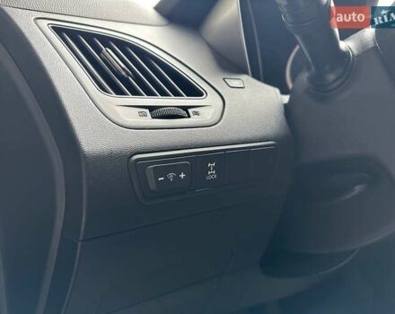 Сірий Хендай іх35, об'ємом двигуна 2 л та пробігом 176 тис. км за 11500 $, фото 10 на Automoto.ua