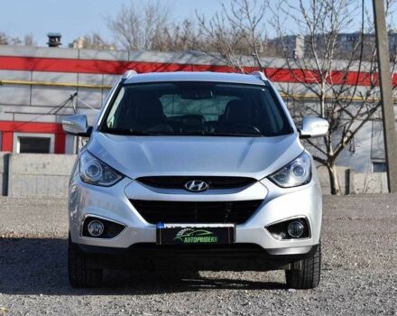 Серый Хендай их35, объемом двигателя 2 л и пробегом 201 тыс. км за 12900 $, фото 5 на Automoto.ua