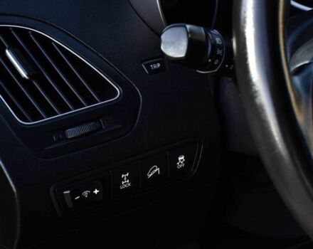 Серый Хендай их35, объемом двигателя 2 л и пробегом 201 тыс. км за 12900 $, фото 8 на Automoto.ua