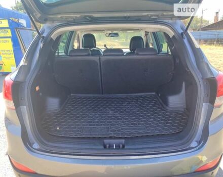 Серый Хендай их35, объемом двигателя 2.01 л и пробегом 227 тыс. км за 14500 $, фото 5 на Automoto.ua