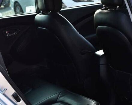 Серый Хендай их35, объемом двигателя 2 л и пробегом 201 тыс. км за 12900 $, фото 14 на Automoto.ua