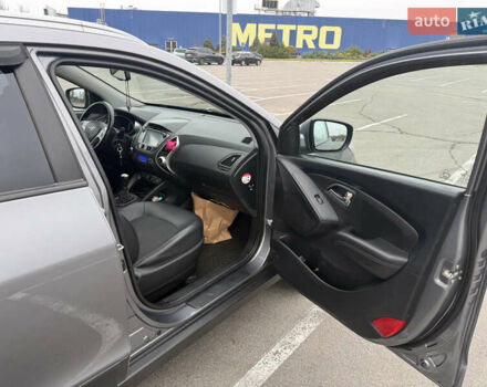 Серый Хендай их35, объемом двигателя 2 л и пробегом 153 тыс. км за 12500 $, фото 10 на Automoto.ua