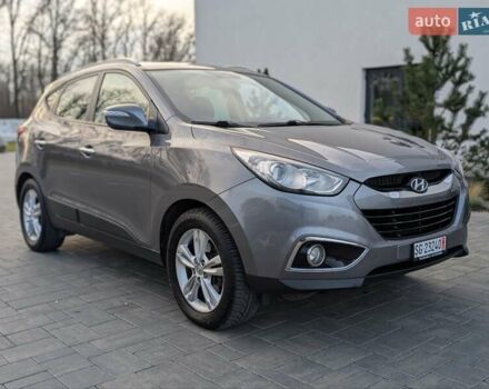 Сірий Хендай іх35, об'ємом двигуна 2 л та пробігом 222 тис. км за 13950 $, фото 4 на Automoto.ua