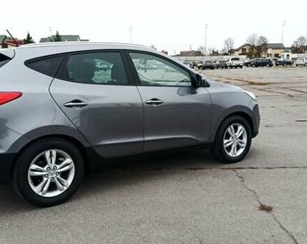 Серый Хендай их35, объемом двигателя 2 л и пробегом 198 тыс. км за 13200 $, фото 2 на Automoto.ua