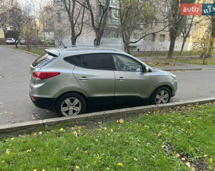 Серый Хендай их35, объемом двигателя 2 л и пробегом 156 тыс. км за 9999 $, фото 6 на Automoto.ua
