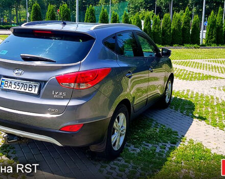 Сірий Хендай іх35, об'ємом двигуна 2 л та пробігом 235 тис. км за 11100 $, фото 2 на Automoto.ua