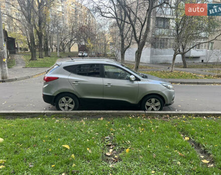 Серый Хендай их35, объемом двигателя 2 л и пробегом 156 тыс. км за 9999 $, фото 7 на Automoto.ua