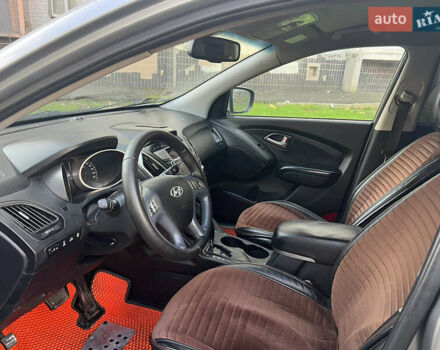 Серый Хендай их35, объемом двигателя 2 л и пробегом 156 тыс. км за 9800 $, фото 10 на Automoto.ua