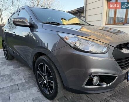 Серый Хендай их35, объемом двигателя 2 л и пробегом 175 тыс. км за 12300 $, фото 8 на Automoto.ua