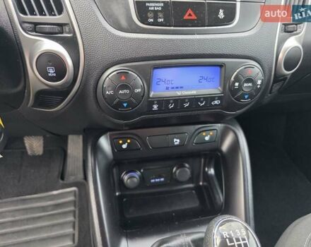 Серый Хендай их35, объемом двигателя 1.7 л и пробегом 186 тыс. км за 11700 $, фото 32 на Automoto.ua