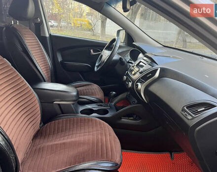 Серый Хендай их35, объемом двигателя 2 л и пробегом 156 тыс. км за 9800 $, фото 19 на Automoto.ua