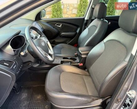 Серый Хендай их35, объемом двигателя 2 л и пробегом 175 тыс. км за 12300 $, фото 23 на Automoto.ua