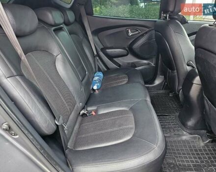 Серый Хендай их35, объемом двигателя 2 л и пробегом 230 тыс. км за 13700 $, фото 7 на Automoto.ua