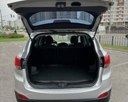 Серый Хендай их35, объемом двигателя 2 л и пробегом 202 тыс. км за 11550 $, фото 19 на Automoto.ua