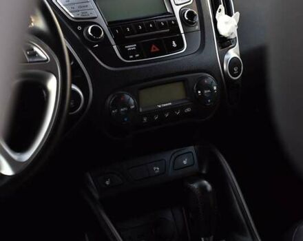 Серый Хендай их35, объемом двигателя 2 л и пробегом 201 тыс. км за 12900 $, фото 19 на Automoto.ua