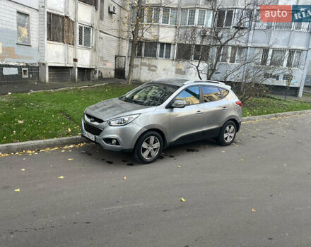 Серый Хендай их35, объемом двигателя 2 л и пробегом 156 тыс. км за 9999 $, фото 2 на Automoto.ua