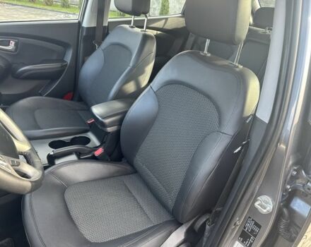 Серый Хендай их35, объемом двигателя 2 л и пробегом 253 тыс. км за 13800 $, фото 10 на Automoto.ua