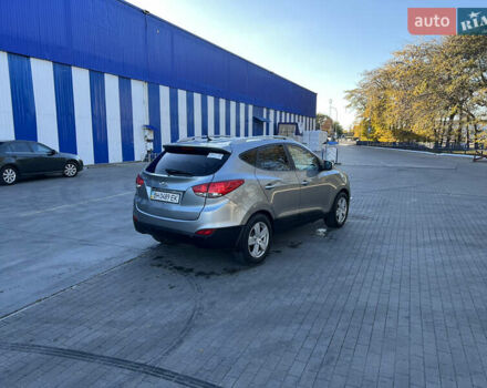 Сірий Хендай іх35, об'ємом двигуна 2 л та пробігом 156 тис. км за 11999 $, фото 5 на Automoto.ua