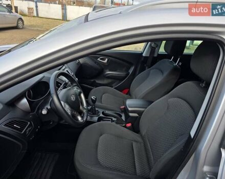 Серый Хендай их35, объемом двигателя 1.7 л и пробегом 186 тыс. км за 11700 $, фото 36 на Automoto.ua