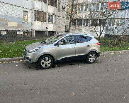 Серый Хендай их35, объемом двигателя 2 л и пробегом 156 тыс. км за 9999 $, фото 12 на Automoto.ua