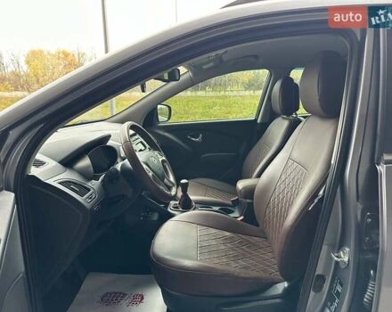 Сірий Хендай іх35, об'ємом двигуна 2 л та пробігом 176 тис. км за 11500 $, фото 8 на Automoto.ua