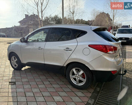 Серый Хендай их35, объемом двигателя 2 л и пробегом 210 тыс. км за 12700 $, фото 8 на Automoto.ua