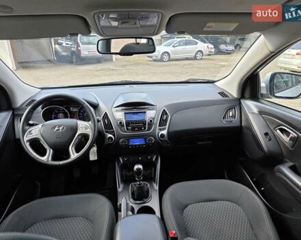 Серый Хендай их35, объемом двигателя 1.7 л и пробегом 186 тыс. км за 11700 $, фото 37 на Automoto.ua