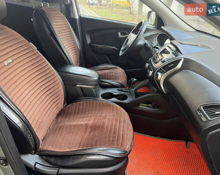 Серый Хендай их35, объемом двигателя 2 л и пробегом 156 тыс. км за 9800 $, фото 17 на Automoto.ua