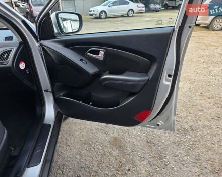 Серый Хендай их35, объемом двигателя 1.7 л и пробегом 186 тыс. км за 11700 $, фото 44 на Automoto.ua