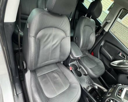 Серый Хендай их35, объемом двигателя 2 л и пробегом 204 тыс. км за 11500 $, фото 16 на Automoto.ua