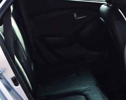 Серый Хендай их35, объемом двигателя 2 л и пробегом 201 тыс. км за 12900 $, фото 18 на Automoto.ua