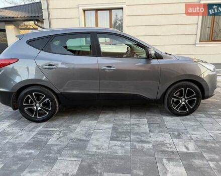 Серый Хендай их35, объемом двигателя 2 л и пробегом 175 тыс. км за 12300 $, фото 5 на Automoto.ua