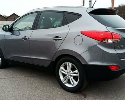 Серый Хендай их35, объемом двигателя 2 л и пробегом 198 тыс. км за 13200 $, фото 9 на Automoto.ua