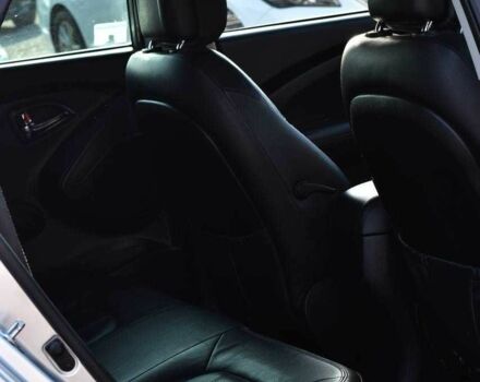 Серый Хендай их35, объемом двигателя 2 л и пробегом 201 тыс. км за 12900 $, фото 14 на Automoto.ua