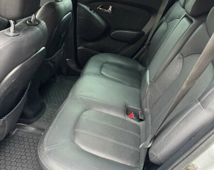 Серый Хендай их35, объемом двигателя 2 л и пробегом 204 тыс. км за 11500 $, фото 7 на Automoto.ua