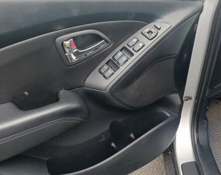 Сірий Хендай іх35, об'ємом двигуна 2 л та пробігом 240 тис. км за 11900 $, фото 2 на Automoto.ua