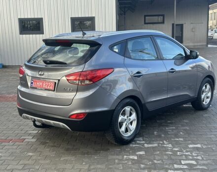 Серый Хендай их35, объемом двигателя 2 л и пробегом 253 тыс. км за 13800 $, фото 4 на Automoto.ua