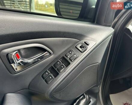 Сірий Хендай іх35, об'ємом двигуна 2 л та пробігом 176 тис. км за 11500 $, фото 9 на Automoto.ua