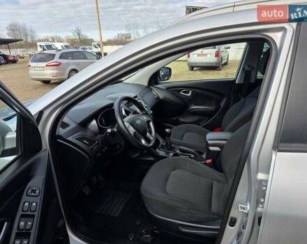 Серый Хендай их35, объемом двигателя 1.7 л и пробегом 186 тыс. км за 11700 $, фото 28 на Automoto.ua