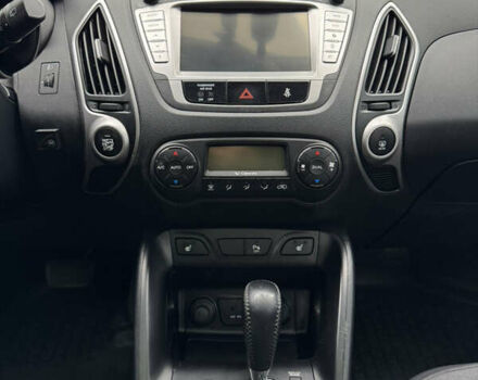 Серый Хендай их35, объемом двигателя 2 л и пробегом 204 тыс. км за 11500 $, фото 13 на Automoto.ua