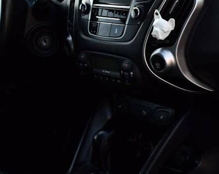 Серый Хендай их35, объемом двигателя 2 л и пробегом 201 тыс. км за 12900 $, фото 12 на Automoto.ua