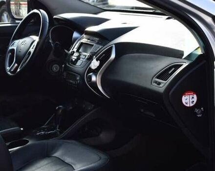 Серый Хендай их35, объемом двигателя 2 л и пробегом 201 тыс. км за 12900 $, фото 10 на Automoto.ua