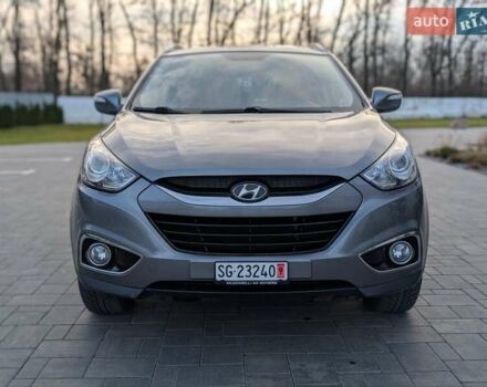 Сірий Хендай іх35, об'ємом двигуна 2 л та пробігом 222 тис. км за 13950 $, фото 2 на Automoto.ua